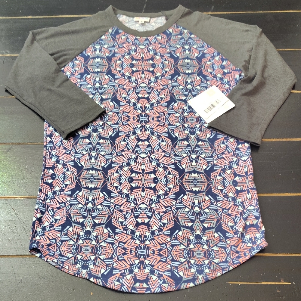 LulaRoe Randy Geometric Pattern Raglan Sleeve Top